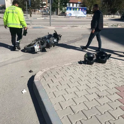 Konya'da SUV ile motosiklet çarpıştı: 2 yaralı