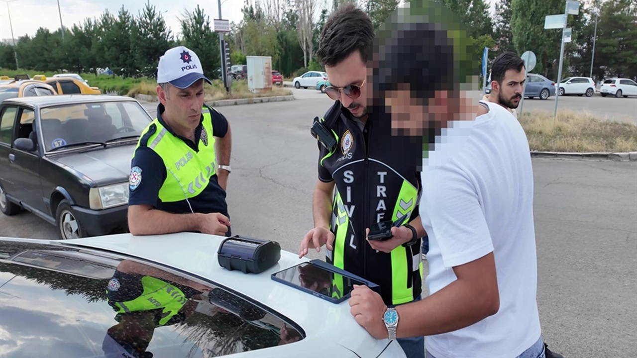 Korsan Taksiye Kendi Eliyle Bindi, Cezayı Polisten Değil Korsandan Yedi