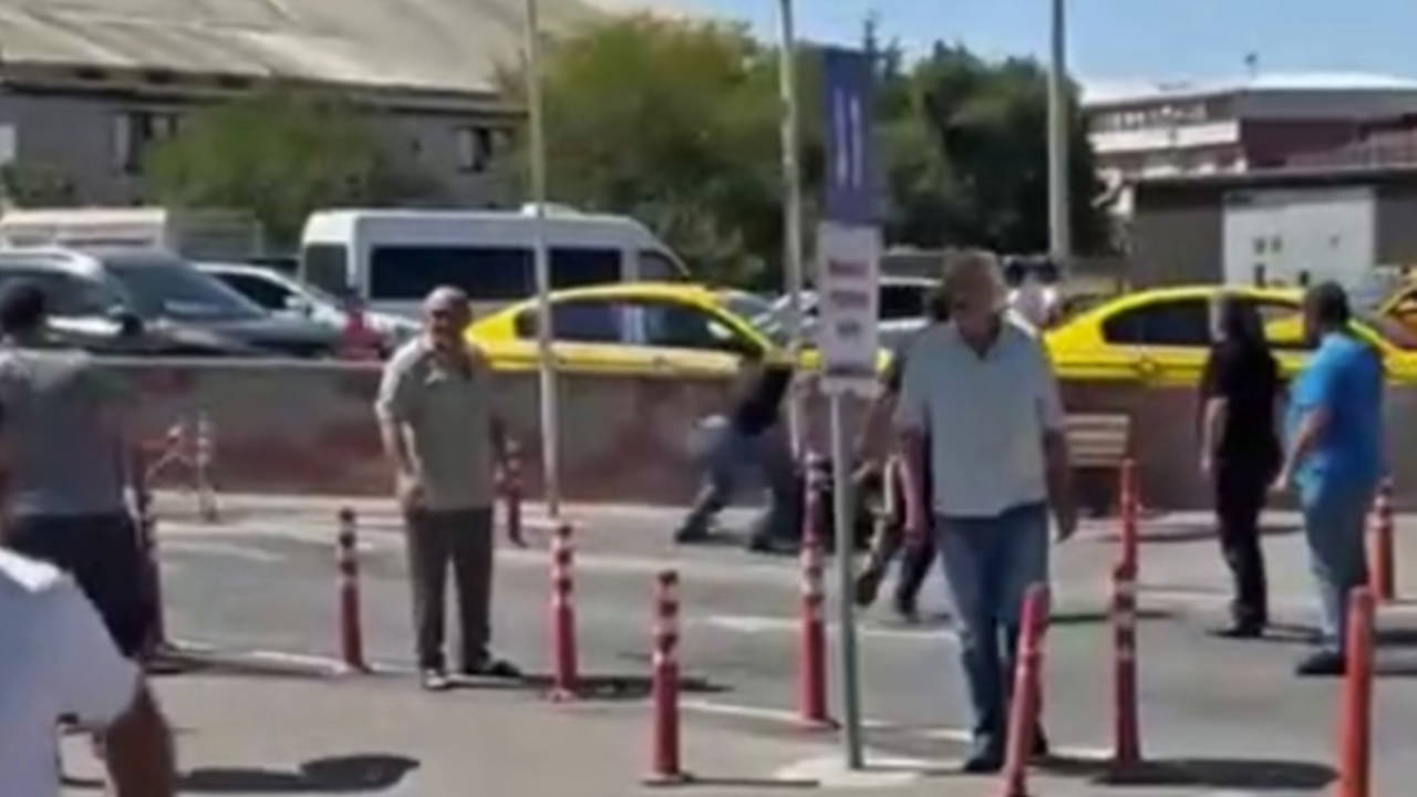 Korsan Taksi Tartışması Kanlı Bitti: 2 Yaralı