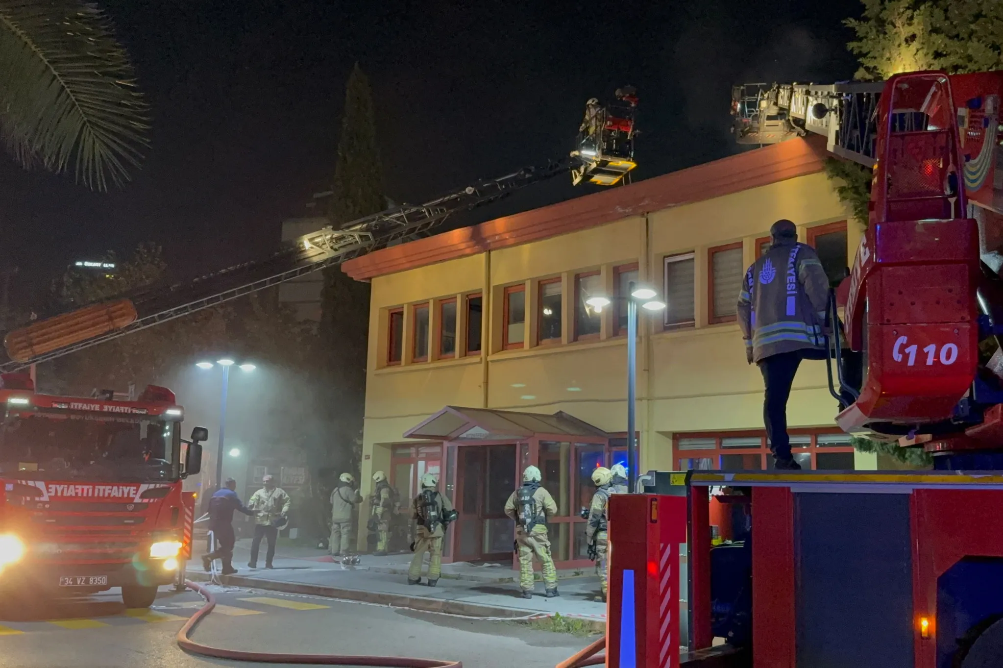 Koşuyolu Hastanesi'nde Çatı Yangını: Hastalar Tahliye Edildi