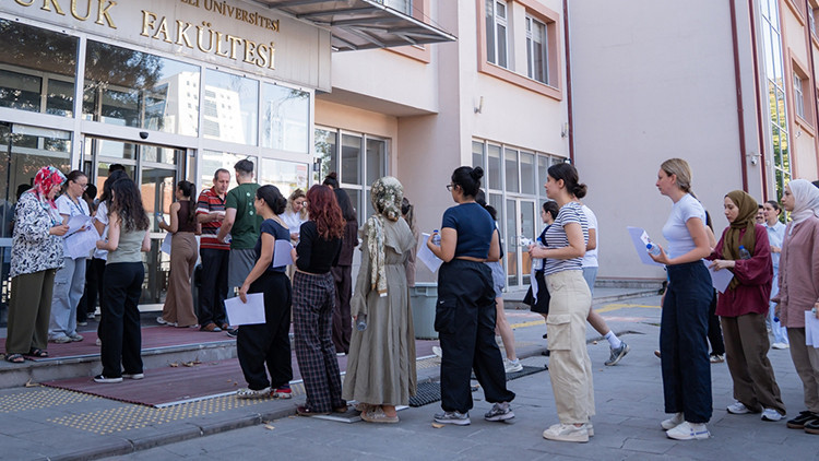 KPSS Alan Bilgisi Sınavı Başladı: Son Oturumda Ter Dökülüyor