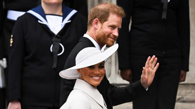 Kraliyetten Harry ve Meghan'a resmi sınır: Sade vatandaş muamelesi