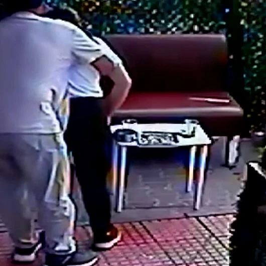 Kuaför çalışanının Heimlich müdahalesi boğulma anını hayata çevirdi