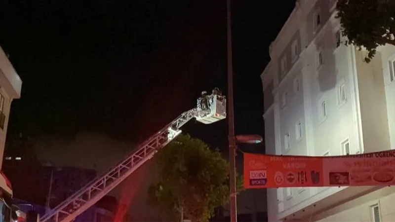 Küçükçekmece'de kız öğrenci yurdunda yangın paniği