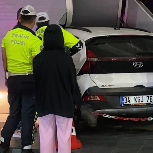 Küçükçekmece'de Fren Yerine Gaz Faciası: Araç Benzinlik Odasına Daldı