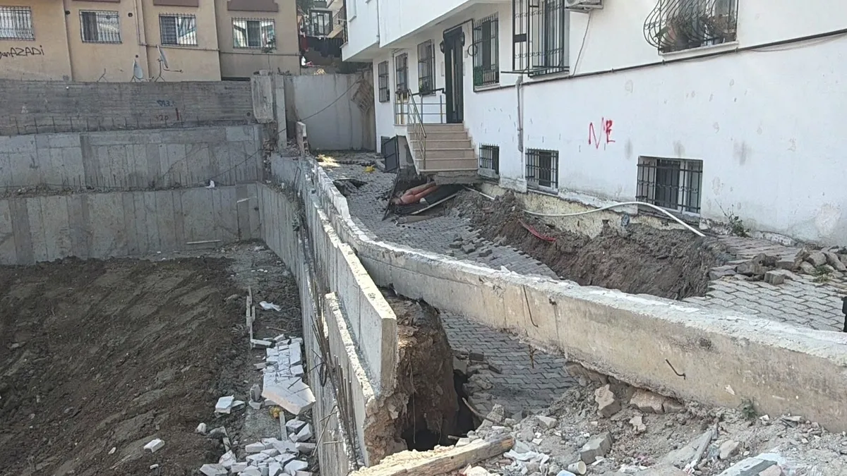 Küçükçekmece'de inşaat kazısında göçük: 29 kişi tahliye edildi
