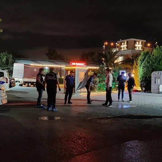 Küçükçekmece'de kafeye silahlı saldırı: 2 yaralı