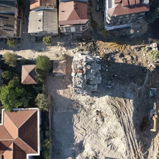 Küçükçekmece'de çöken bina havadan görüntülendi