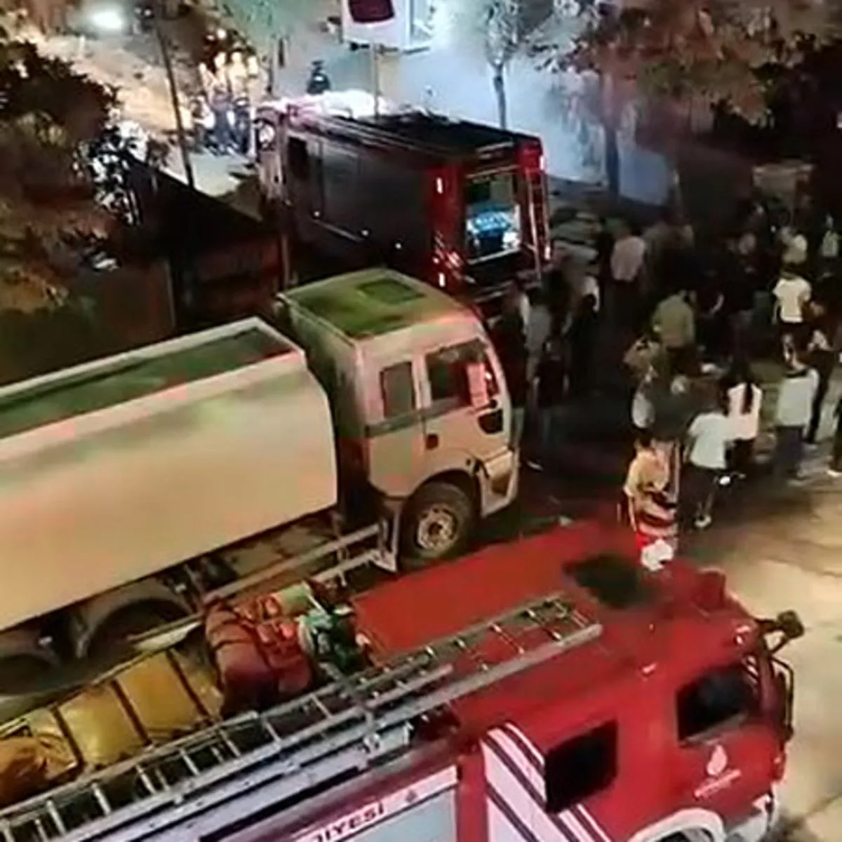 Küçükçekmece'de yıkım sırasında bina çöktü: 2 yaralı