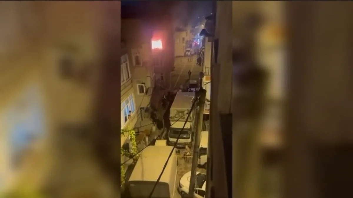 Küçükçekmece'de metruk binada yangın: 1 saatlik müdahaleyle söndürüldü