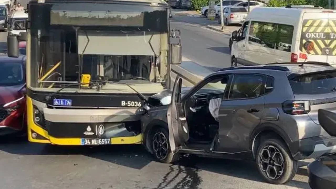 Küçükçekmece'de motosikletliye çarpmamak isterken İETT otobüsüne çarptı: 1 yaralı