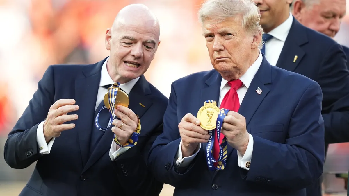 Kupa töreninde Trump krizi: Infantino zorla uzaklaştırdı