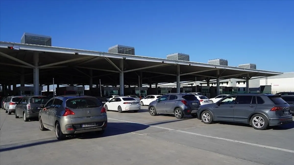 Kurban Bayramı'nda gümrük kapılarında rekor yolcu ve araç girişi