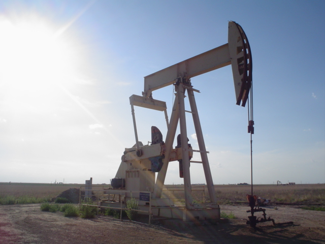 Küresel Petrol Yatırımları Düşüşe Geçti: UEA Raporu Piyasaları Sarstı
