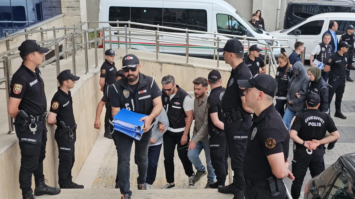 Kürtaj soruşturmasında doktor ve 2 kişi tutuklandı, odasında yarım milyon lira bulundu