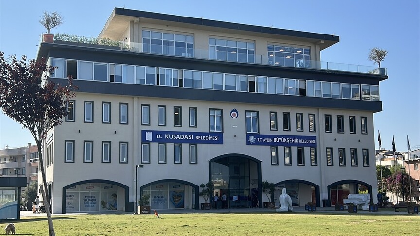 Kuşadası Belediyesi'ne Rüşvet ve İrtikap Operasyonu: 15 Gözaltı