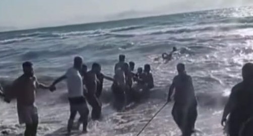Kuşadası Sevgi Plajı'nda 3 kişi denizde boğuldu