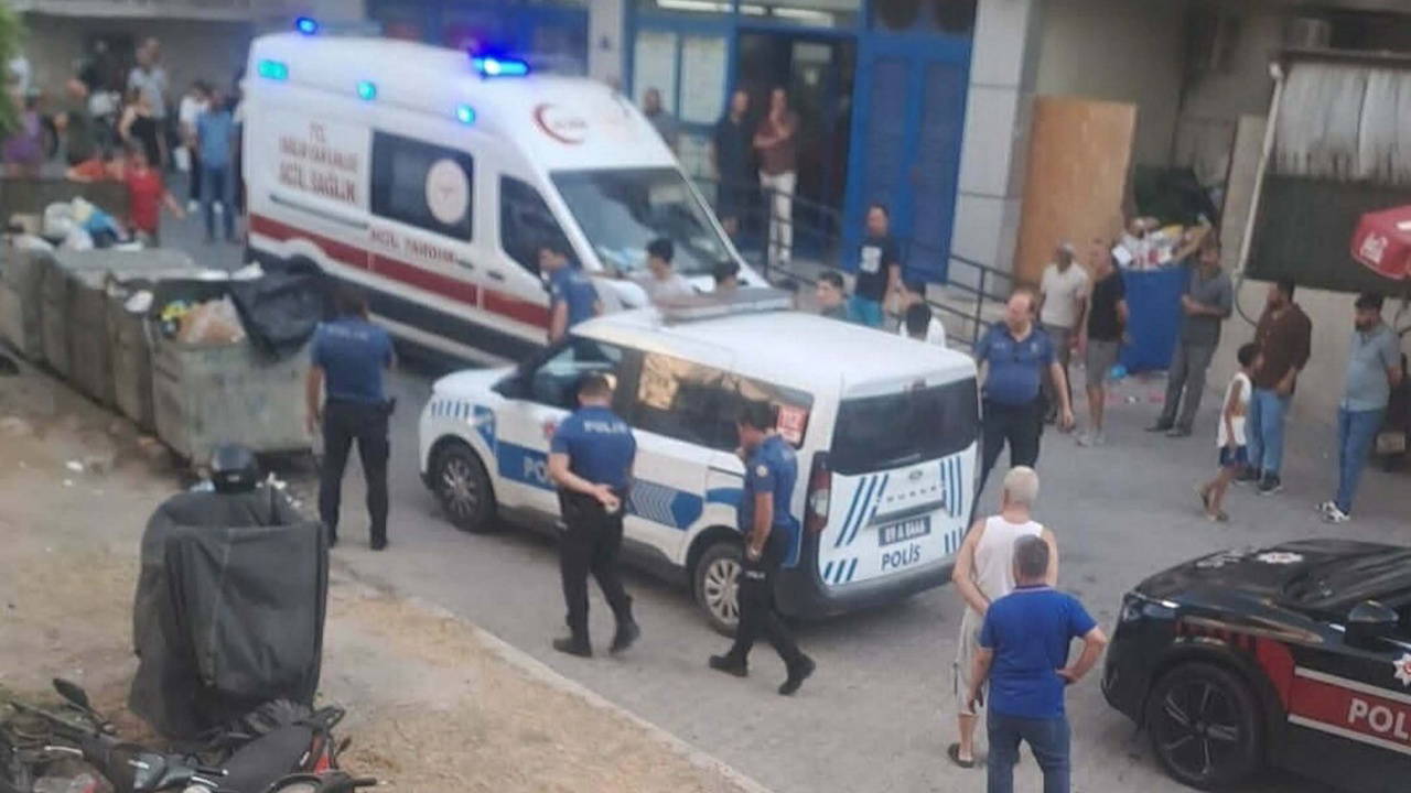 Kuşadası'nda Telefon Tartışması Kanlı Bitti: 2 Yaralı
