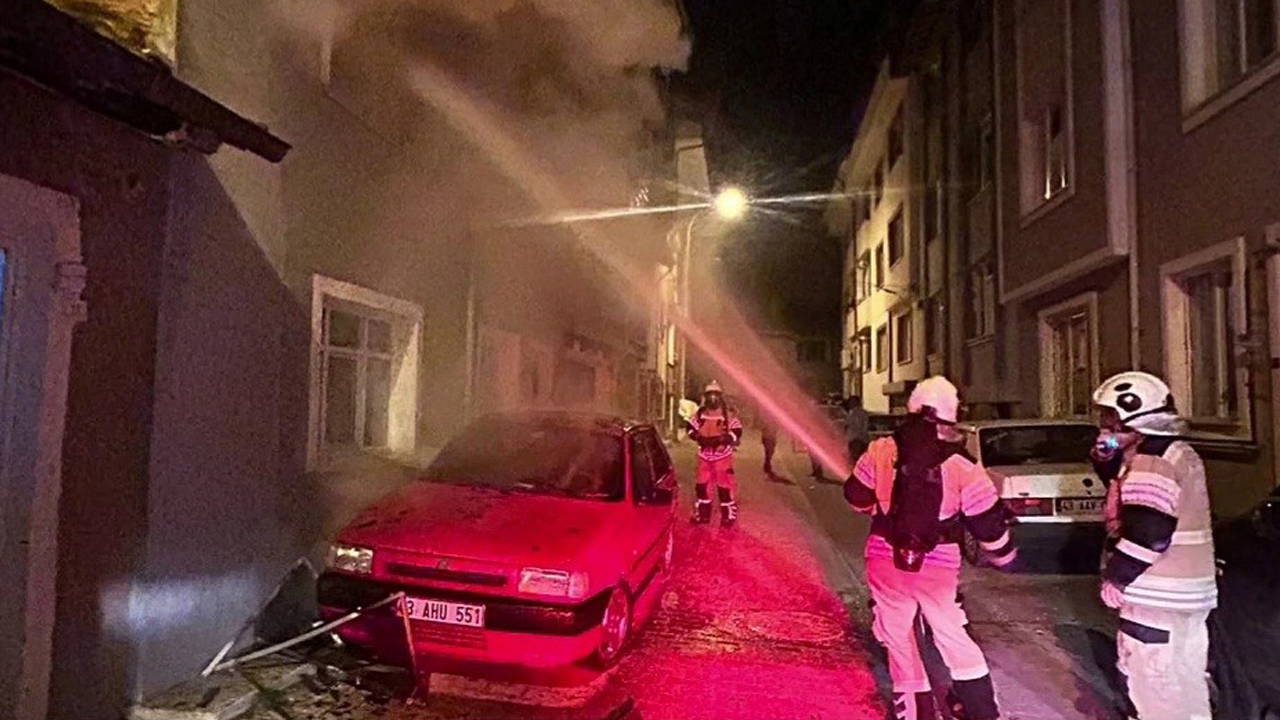 Kütahya'da 3 katlı binada yangın: 1 kişi hayatını kaybetti