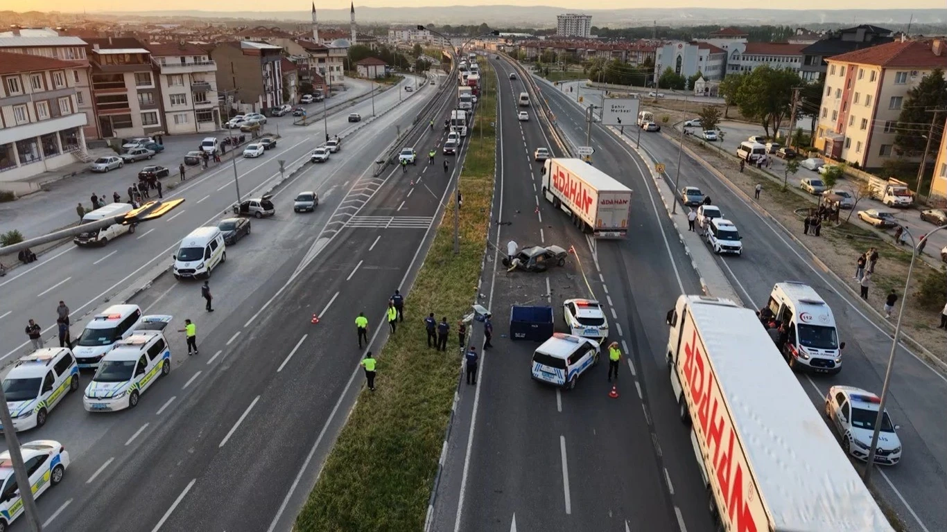 Kütahya-Afyonkarahisar yolunda feci kaza: Bir ölü iki yaralı
