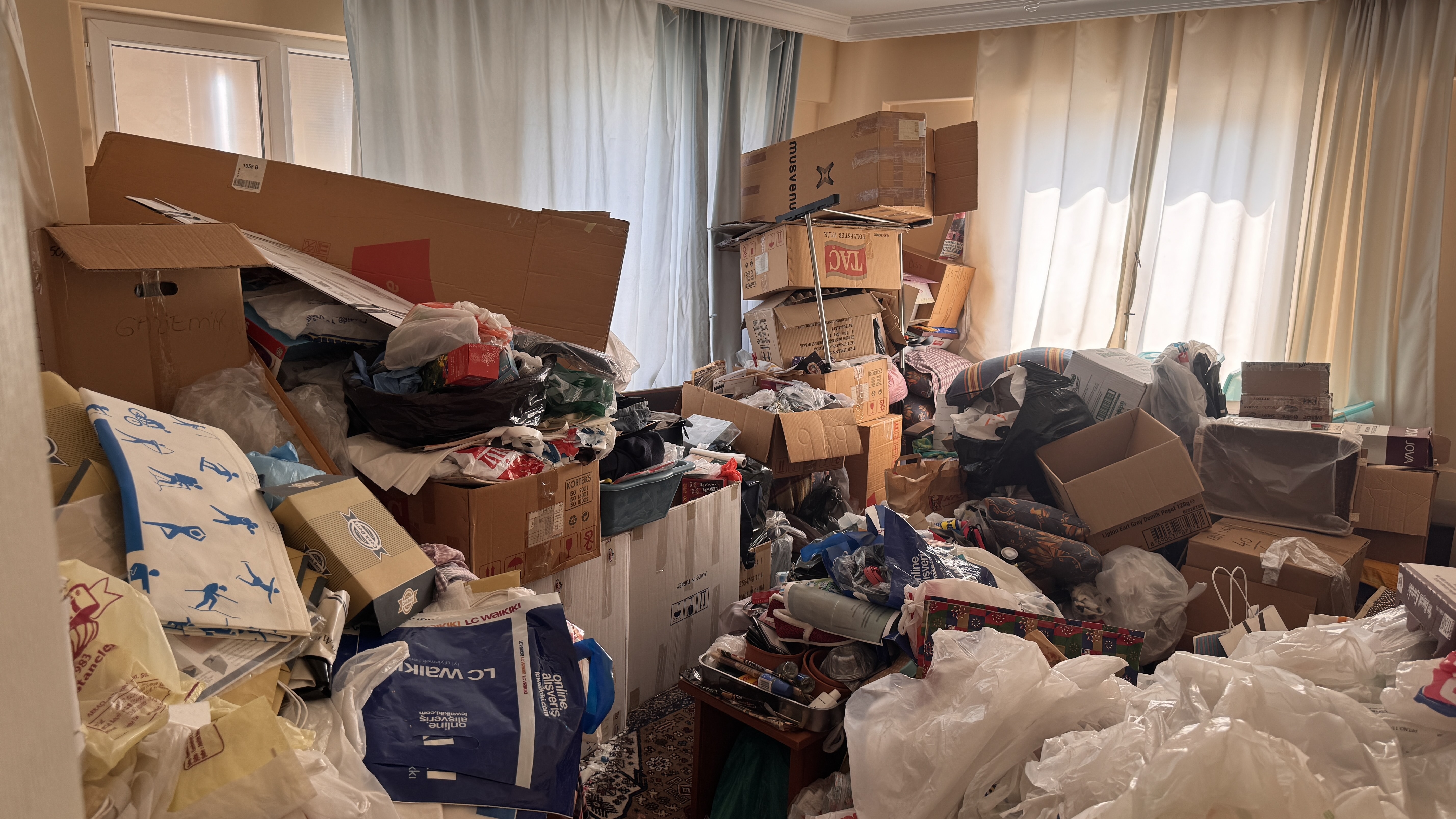 Kütahya’da Emekli Profesörün İki Evi de Çöp Evi Çıktı