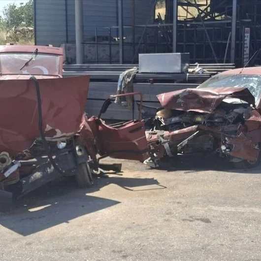 Kütahya'da Kafa Kafaya Çarpışma: 1 Ölü, 1 Yaralı