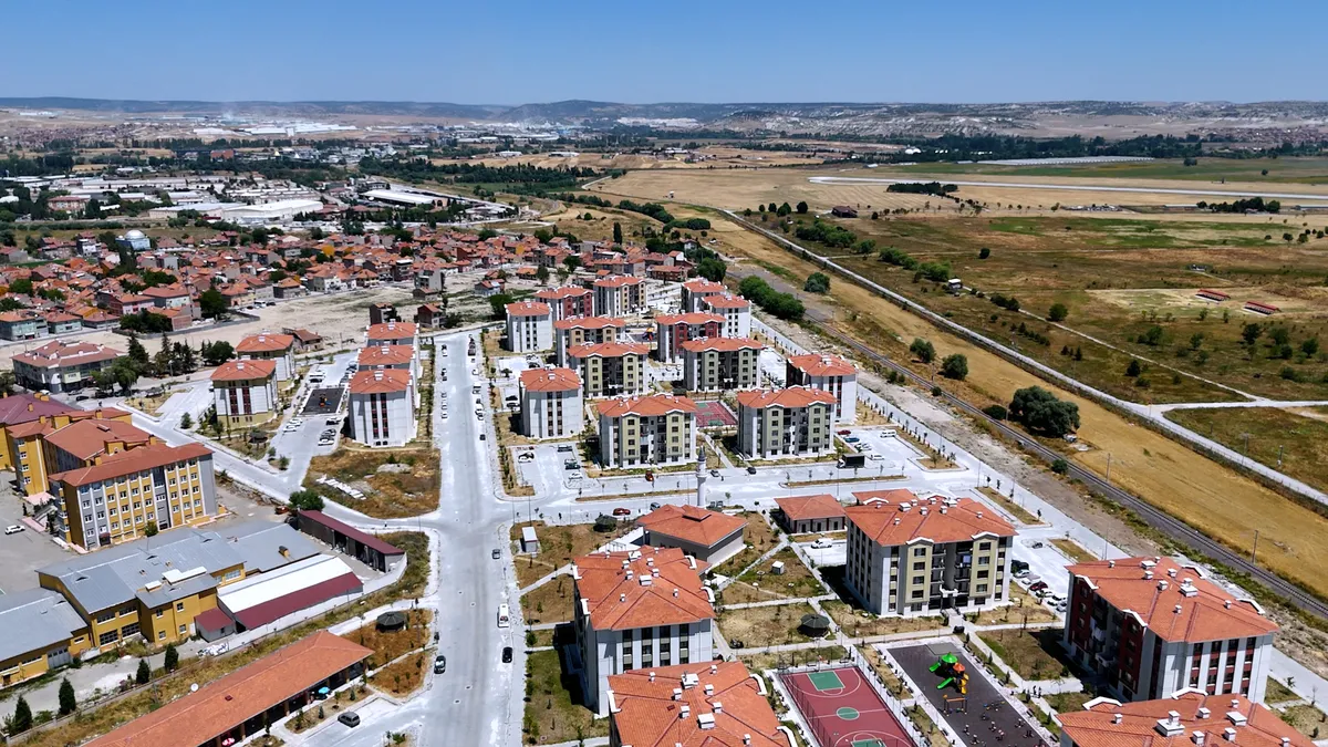 Kütahya Pazarlar'da Kentsel Dönüşüm Sevinci: Güvenli Konutlara Kavuştular