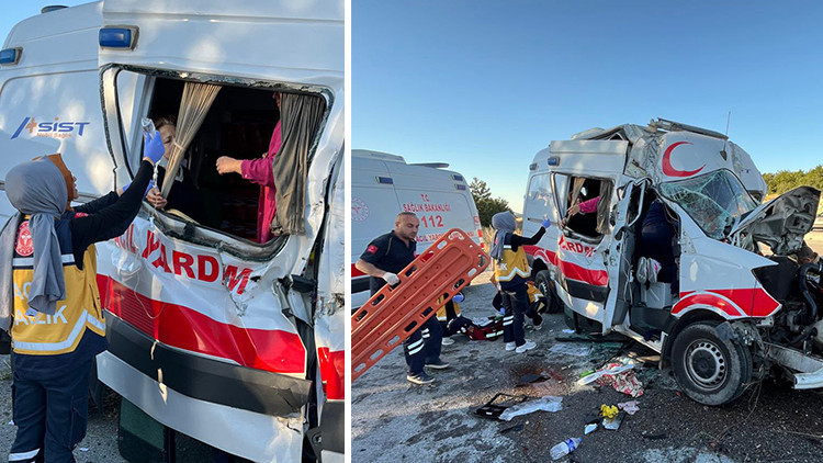 Kütahya'da Ambulans TIR'a Çarptı: Hasta Öldü, 3 Sağlıkçı Yaralandı
