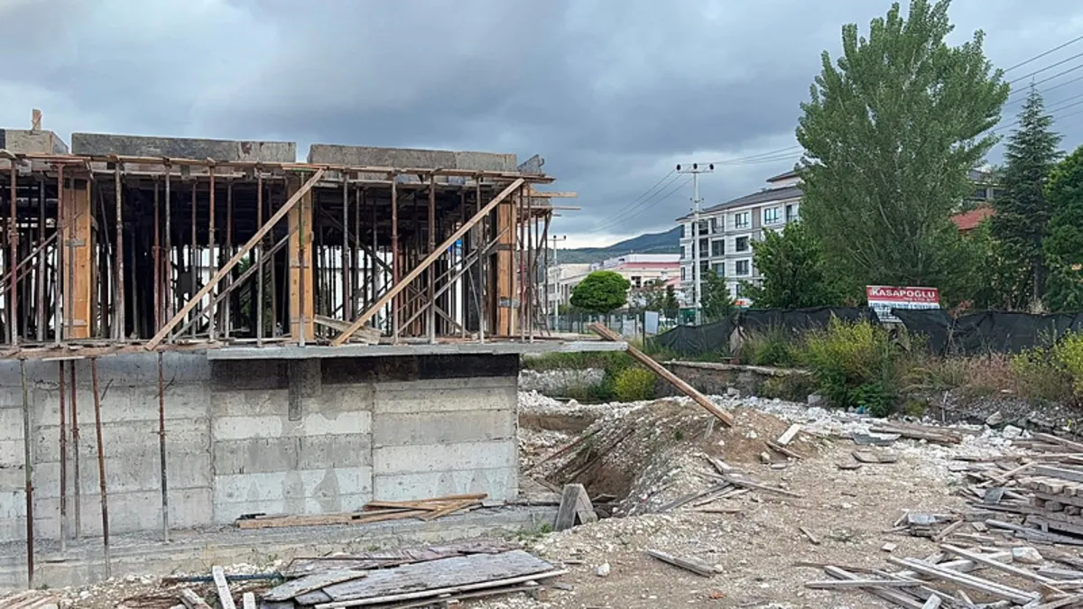 Kütahya'da inşaat iskelesi çöktü, 2 işçi hayatını kaybetti