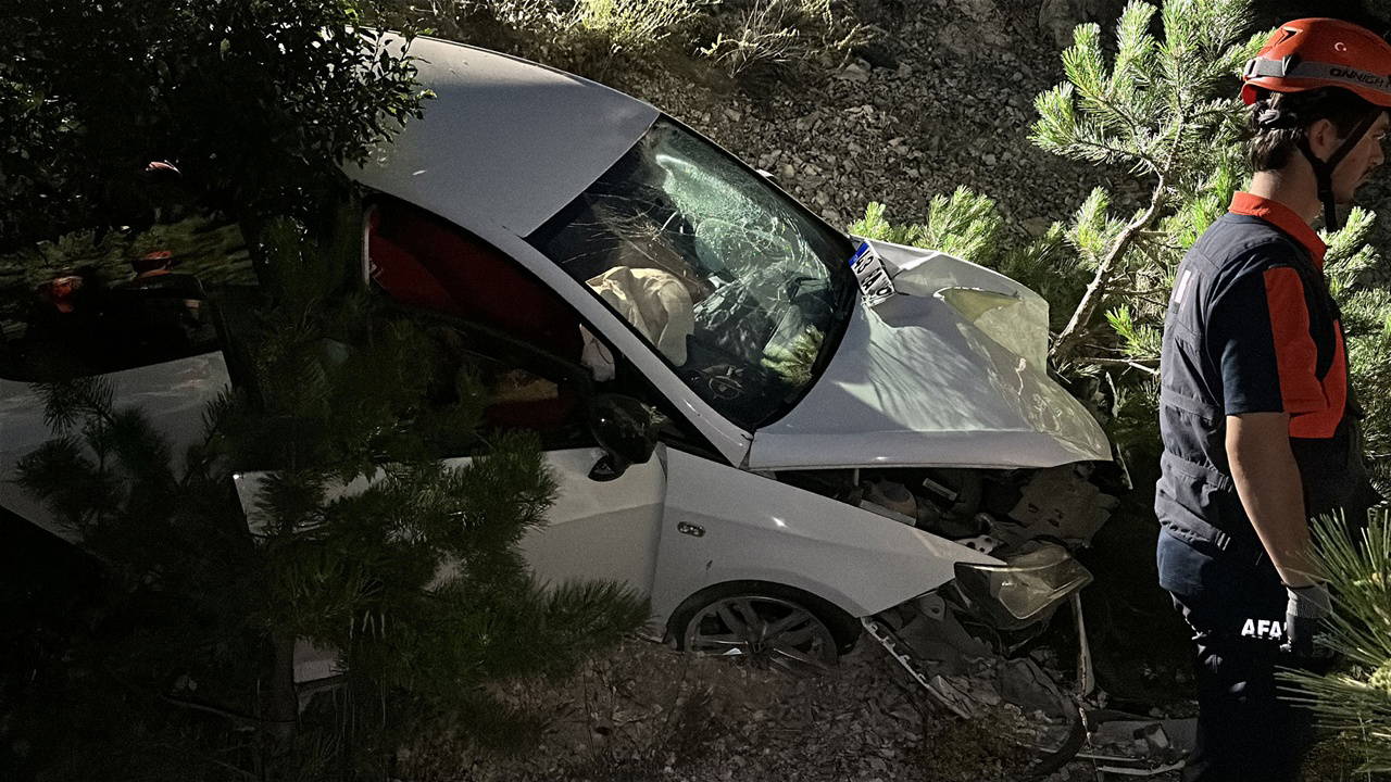 Kütahya'da Motosiklet ve Otomobil Çarpıştı, 5 Yaralı