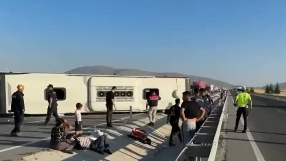 Kütahya'da yolcu otobüsü devrildi: 31 yaralı