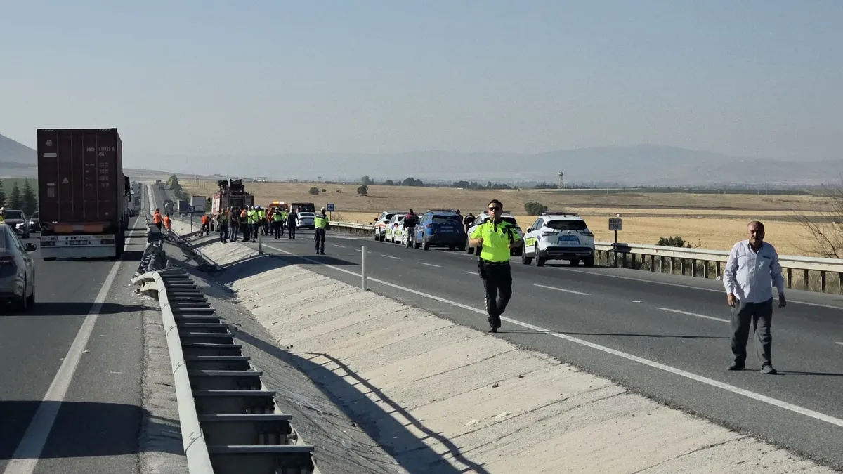 Kütahya'da yolcu otobüsü devrildi: 31 yaralı