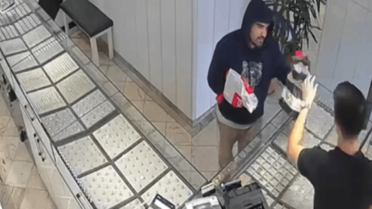Kuyumcu Soyguncusu Poşetli Şemsiyeyle 2 Saatte Yakalandı