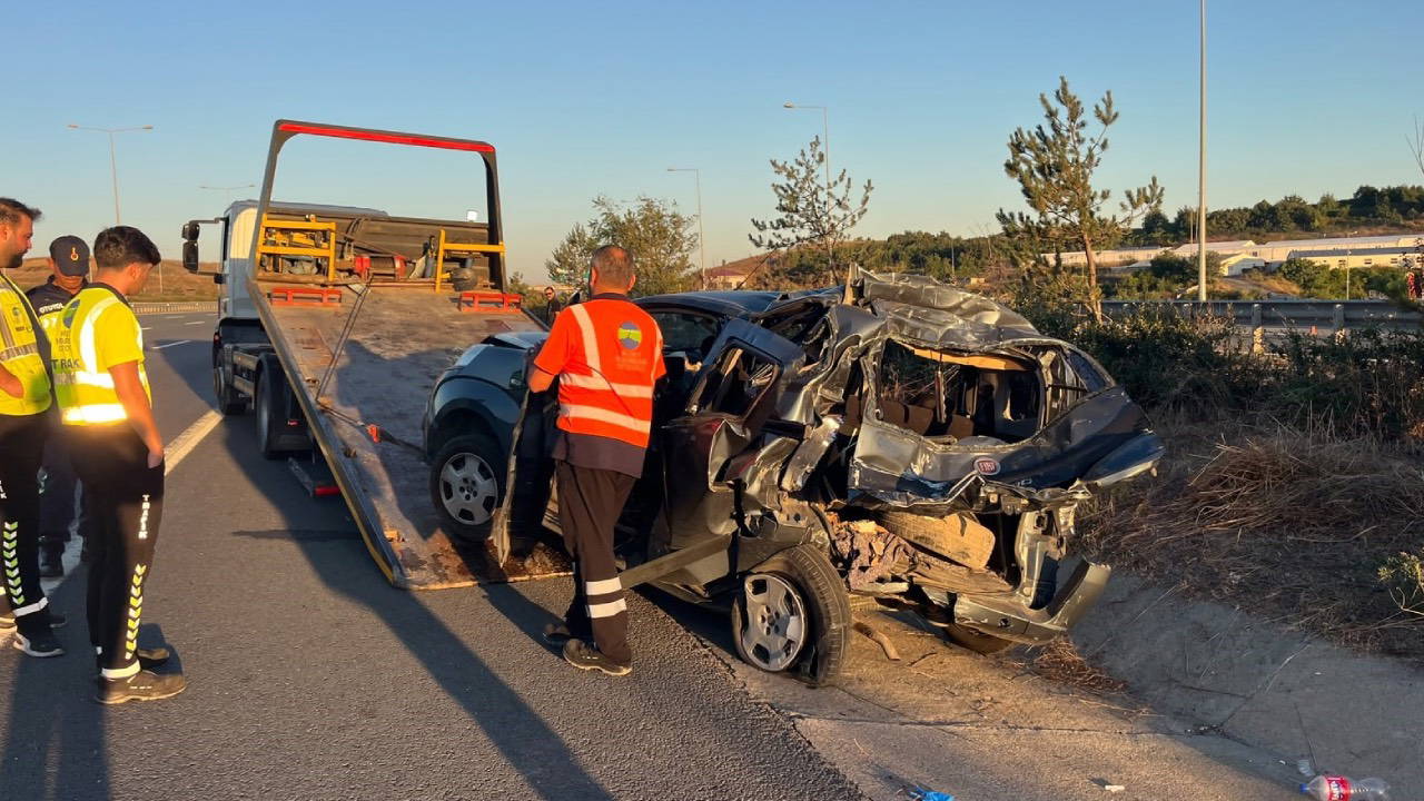Kuzey Marmara Otoyolu'nda TIR, hafif ticari araca çarptı: 6 yaralı