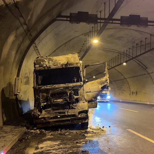 Kuzey Marmara Otoyolu'nda TIR Tünelde Alev Aldı: Ulaşım Kontrollü