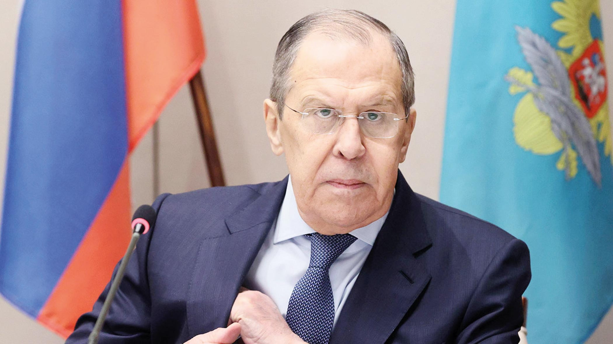 Lavrov: Rusya Zor Dönemlerde 'Yukarıdan' Yardım Alıyor