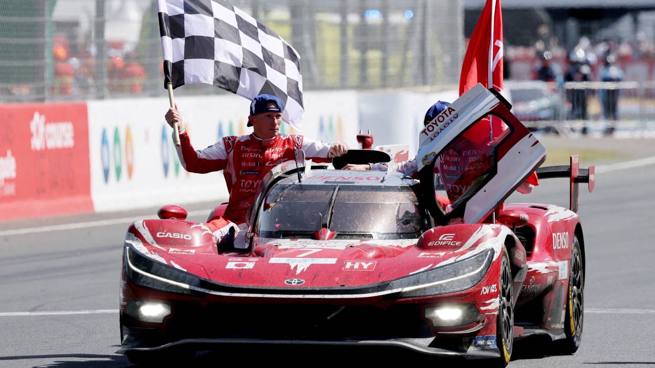 Le Mans 24 Saat Zaferi Toyota'nın: Kobayashi, Conway ve De Vries Tarihe Geçti