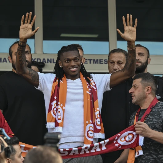 Leao'nun 27 Numarası: Galatasaray'a Özel Mesaj mı