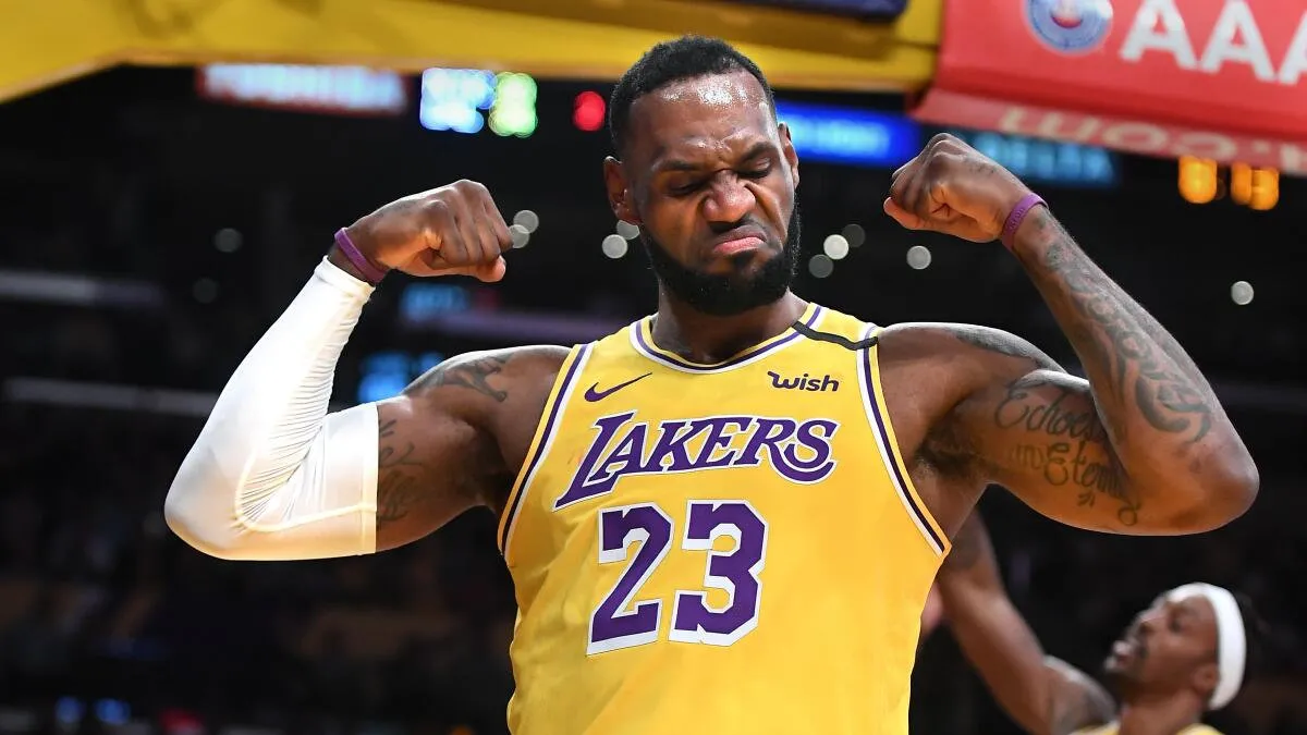 LeBron James Philadelphia 76ers'a transfer oldu