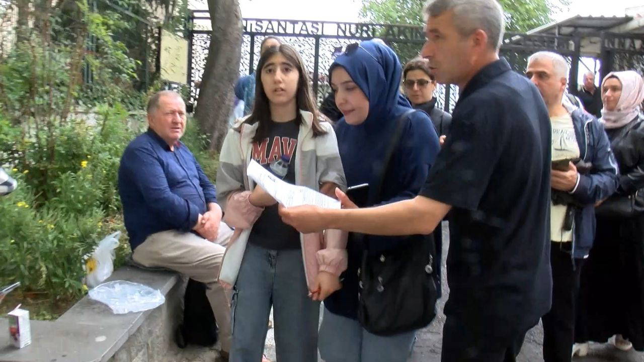 LGS 2026'da Şişli'de sınav öncesi panik: Yanlış okula gelen öğrenciyi veliler sınava yetiştirdi