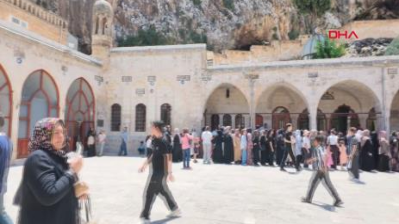 LGS öncesi Balıklıgöl'de dua: Öğrencilerden moral arayışı
