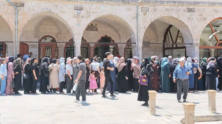LGS öncesi Balıklıgöl'de dua yoğunluğu