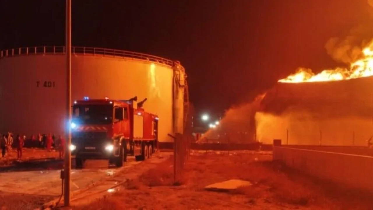 Libya'da Peş Peşe Saldırılar: Zawiya Rafinerisi Vuruldu, Hafter'in İstihbarat Şefi Öldürüldü