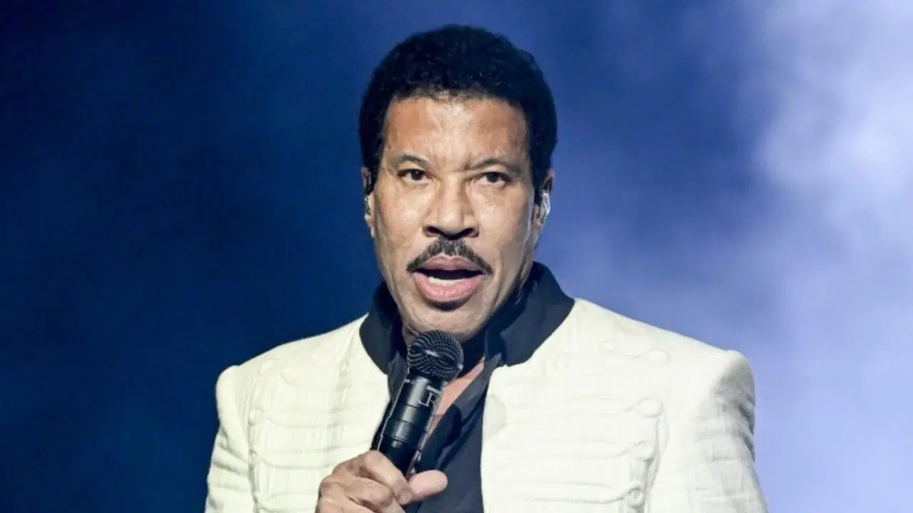 Lionel Richie sahnede rahatsızlandı: Konser yarıda kaldı