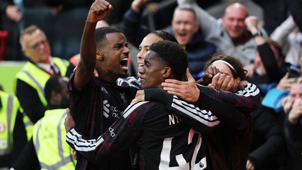 Liverpool'dan Brentford Deplasmanında Nefes Kesici Geri Dönüş: 2-1