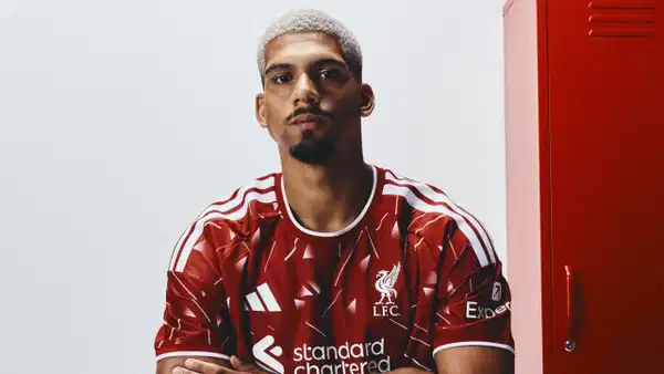 Liverpool, Ronald Araujo ile Savunmasını Güçlendiriyor