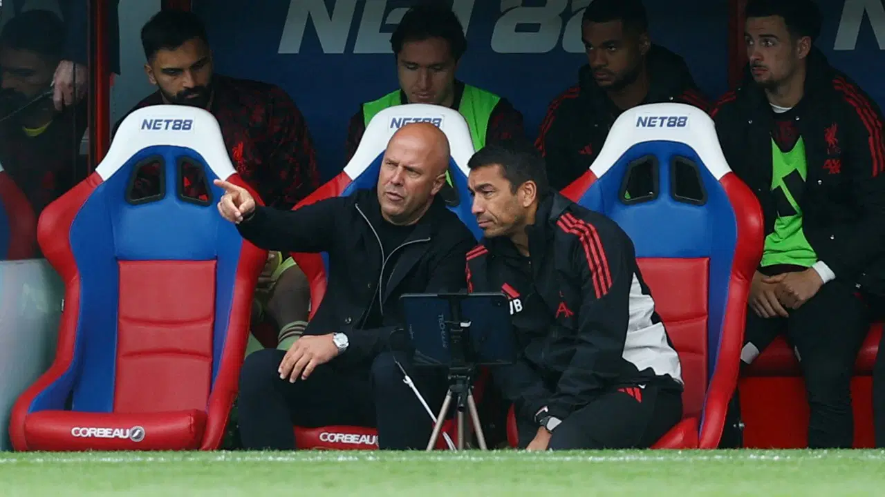 Liverpool, Van Bronckhorst İle Yollarını Ayırdı