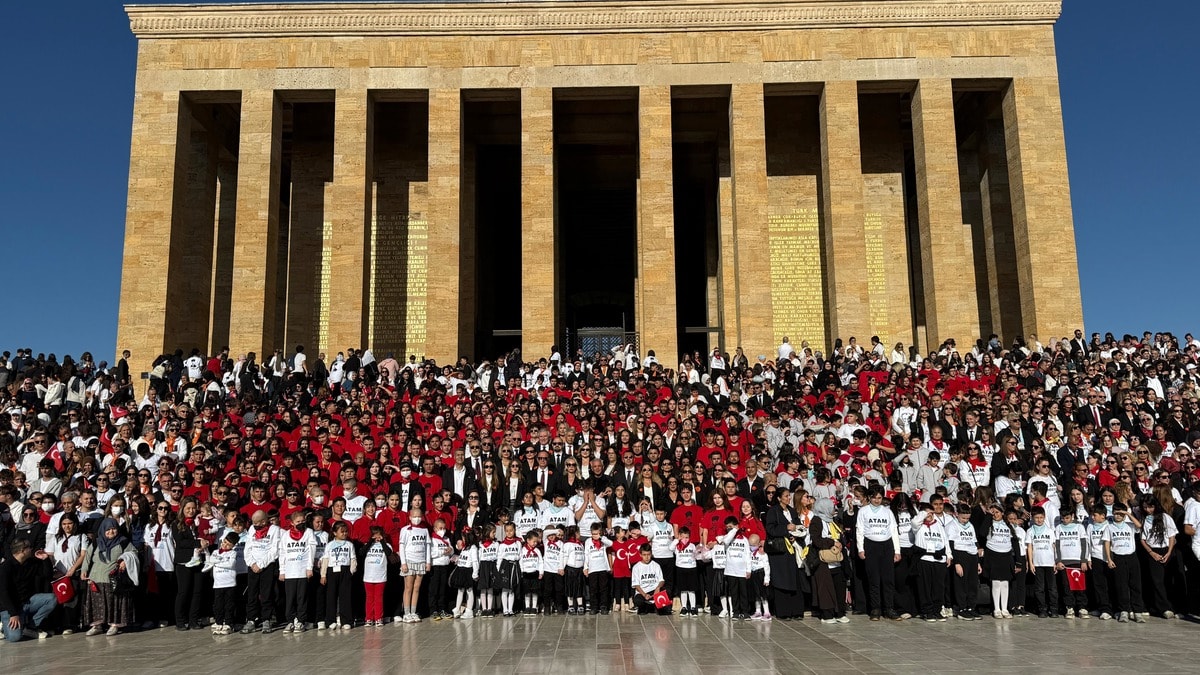 LÖSEV'den Anıtkabir'e 100 Bin Kişilik Ziyaret