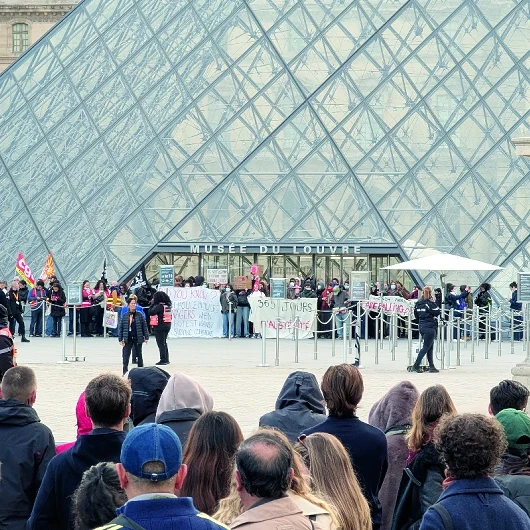 Louvre Müzesi'nin Skandalları Bitmiyor: Yeni İddialar