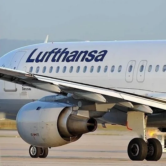 Lufthansa uçağında taşınabilir şarj cihazı alev aldı